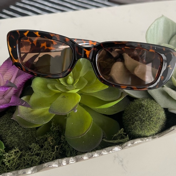 Sunglasses - Picture 8 of 9